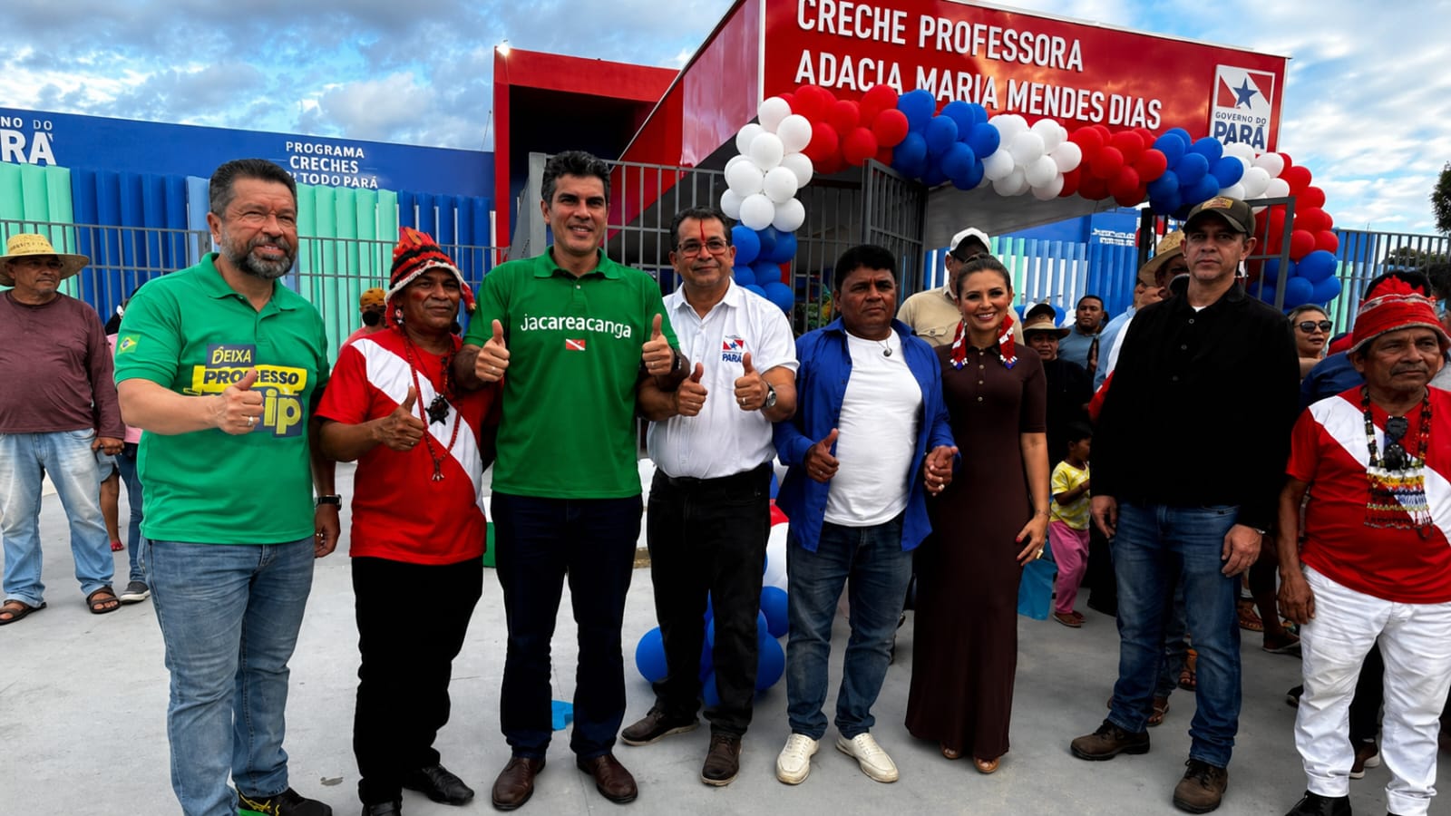 Prefeito Valdo do Posto, ex-governador Helder Barbalho, governadora Hana Ghassan e deputado federal Henderson Pinto participam da entrega da primeira creche do programa “Creches por Todo o Pará” em Jacareacanga.